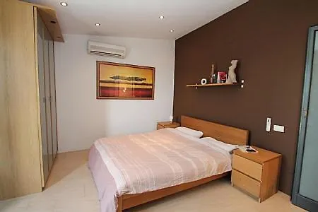 Apartment Sleeps 4 Air Con Cutrofiano
