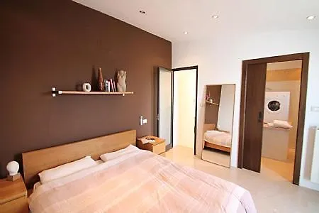 Sleeps 4 Air Con *