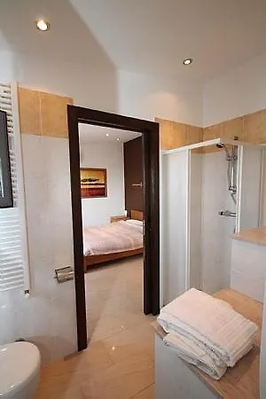 Sleeps 4 Air Con Apartment Cutrofiano