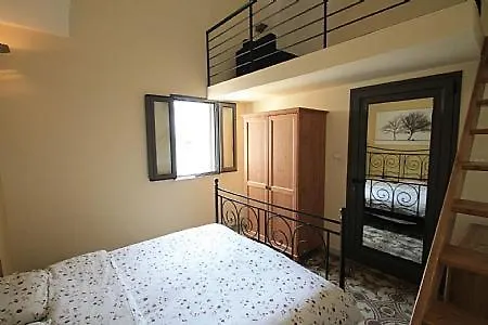 Sleeps 4 Air Con Apartment