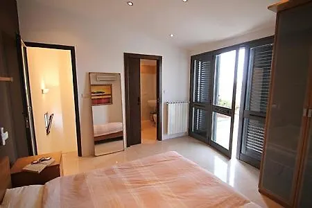 Sleeps 4 Air Con Apartment Cutrofiano