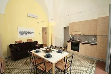 Sleeps 4 Air Con